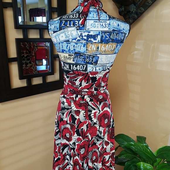 RED, BLACK, & WHITE FLORAL HALTER DRESS - Picture 4 of 8